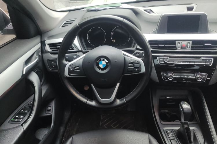 宝马X1 2019款 sDrive18Li 时尚型中控内饰13