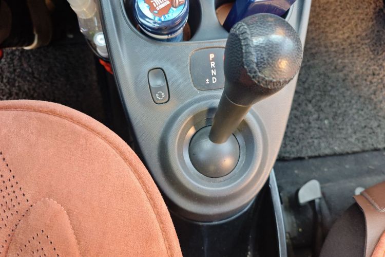 smart fortwo 2015款 1.0L 52千瓦硬顶激情版中控内饰18