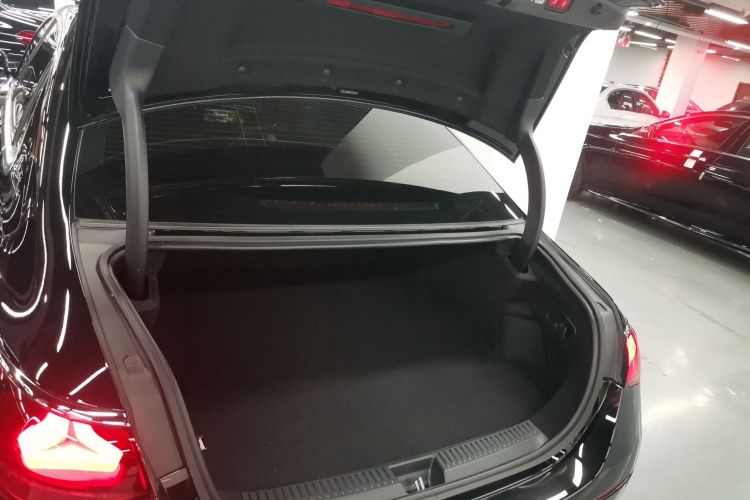 奔驰E级新能源 2024款 E 350 e L 插电式混合动力轿车机舱底盘23