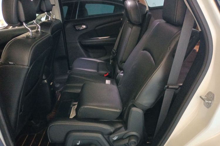 道奇 酷威 2016款 2.4L 两驱旅行版中控内饰21