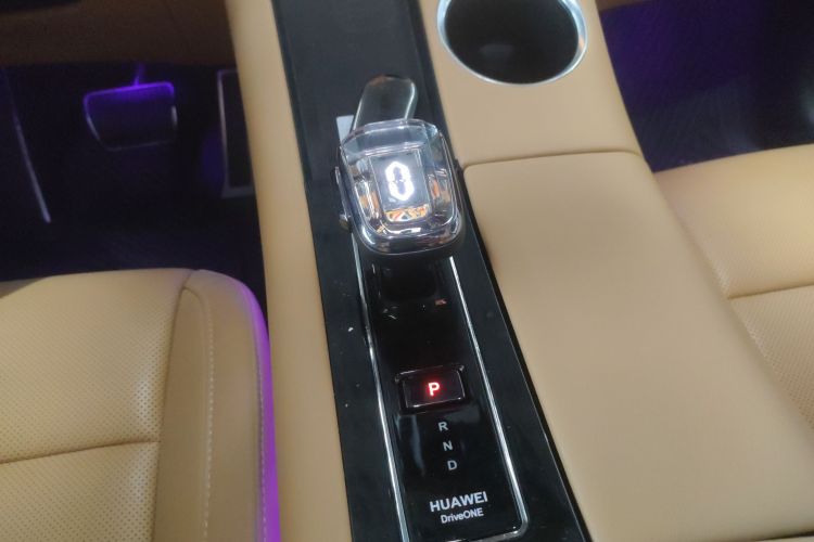 鸿蒙智行 问界M5 2022款 增程后驱标准版中控内饰18