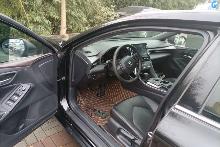 丰田 亚洲龙 2019款 2.0L 进取版 国VI中控内饰7003