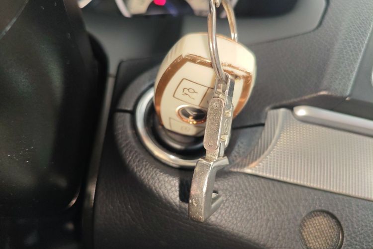 奔驰E级(进口) 2014款 E 200 轿跑版中控内饰7001