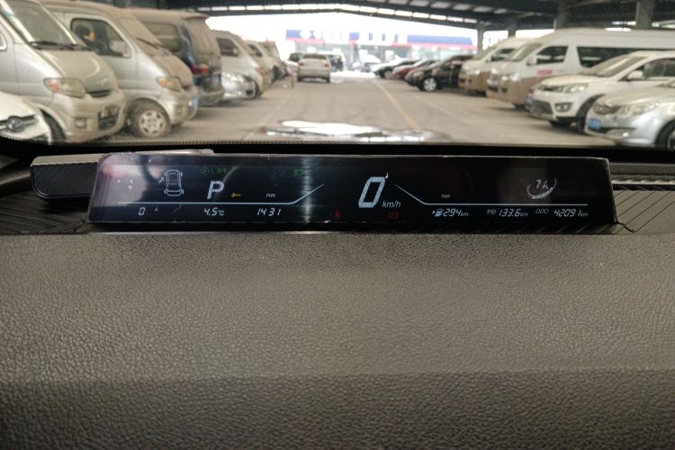 哪吒汽车 哪吒V 2022款 潮 400 Lite中控内饰14