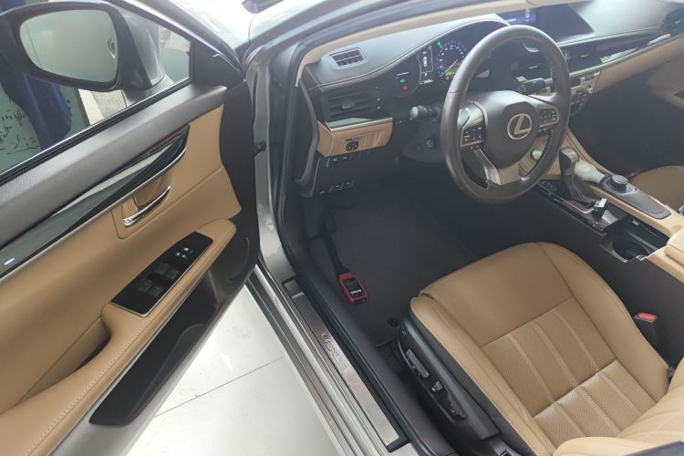 雷克萨斯ES 2017款 300h Mark Levinson舒适版中控内饰20