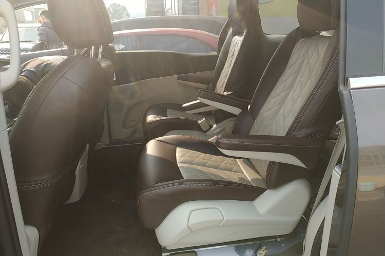 别克GL8 2023款 陆上公务舱 舒适型中控内饰7004