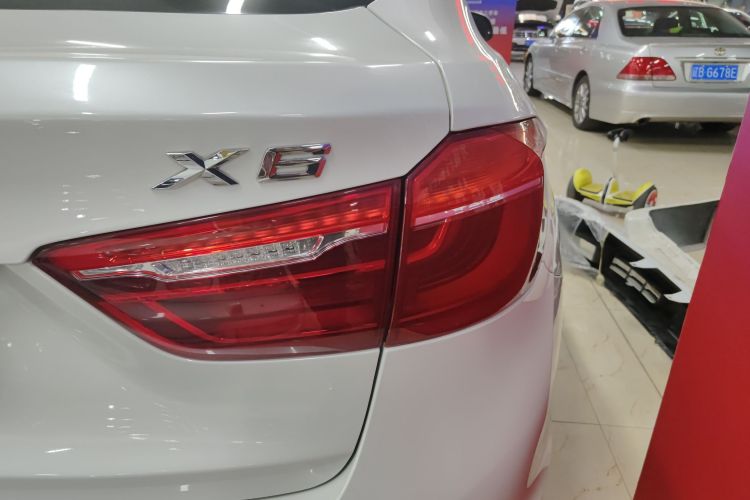 宝马X6 2015款 xDrive35i 领先型车身外观9