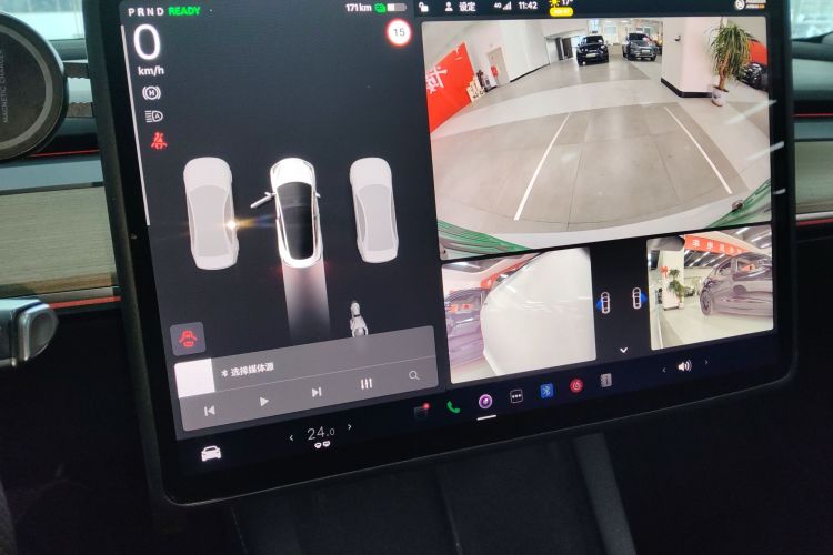 特斯拉 Model 3 2022款 后轮驱动版中控内饰16