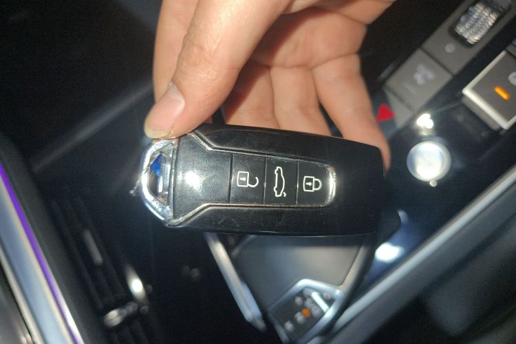 大众 途锐  3.0TSI 锐享版 曜黑运动套装中控内饰7001