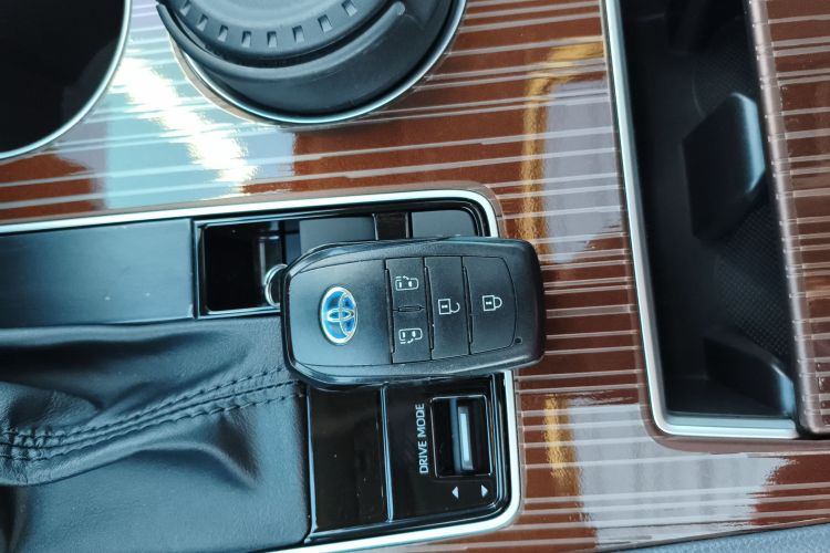 丰田 格瑞维亚 2023款 2.5L混动 豪华版中控内饰7001