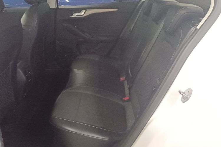 福特 福克斯 2020款 三厢 EcoBoost 180 自动锋潮型中控内饰7004