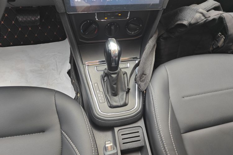 大众 宝来 2018款 1.5L 自动时尚型中控内饰18