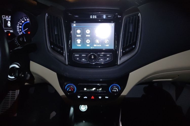 长安 逸动 2016款 1.6L 手动风尚型局部细节16