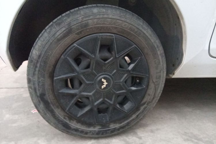 五菱汽车 宏光MINIEV 2022款 轻松款 磷酸铁锂车身外观6008