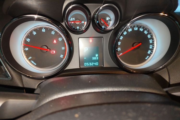 别克 昂科拉 2014款 1.4T 自动两驱都市精英型中控内饰15