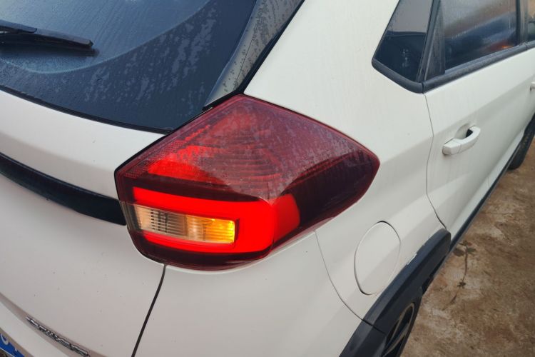 奇瑞 瑞虎3X 2021款 改款 PLUS 1.5L CVT尽兴松子版车身外观9