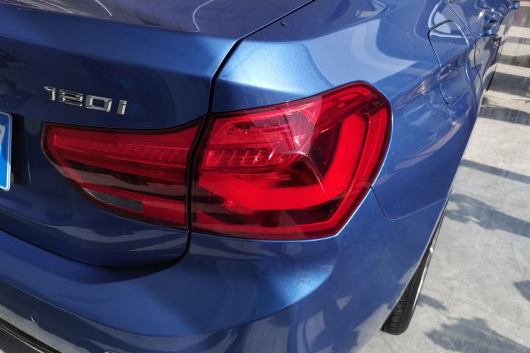 宝马1系 2018款 120i 设计套装型车身外观9