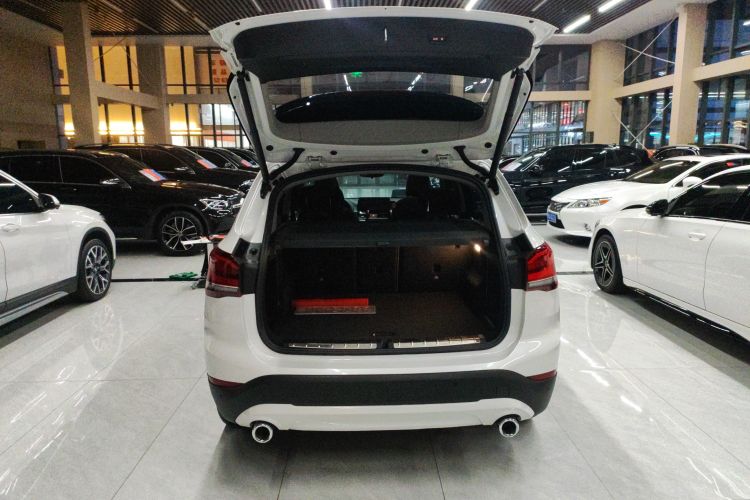 宝马X1 2022款 sDrive25Li 领先型机舱底盘23