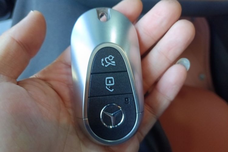 奔驰GLC 2024款  改款 GLC 260 L 4MATIC 豪华型 5座中控内饰7001