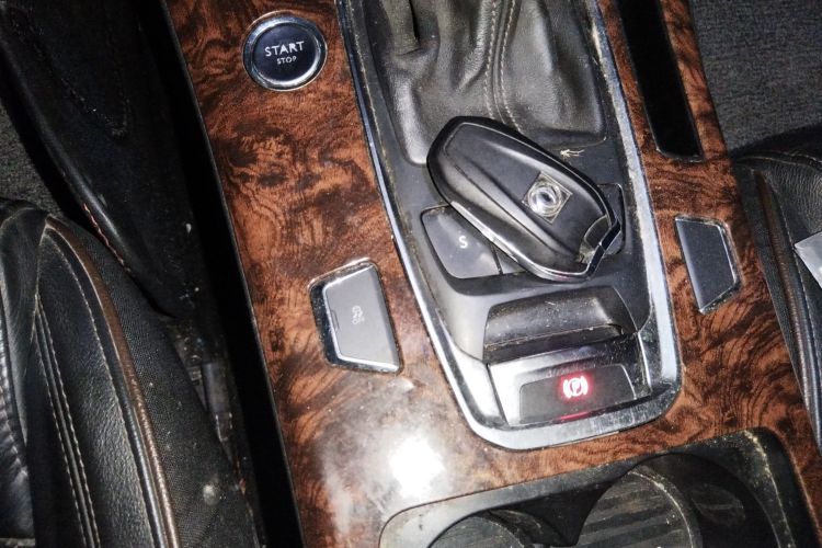 东风风神 东风A9 2016款 1.8T 豪华型中控内饰7001