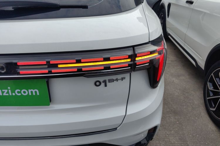 领克01 2023款 1.5TD EM-F 晨曦车身外观9