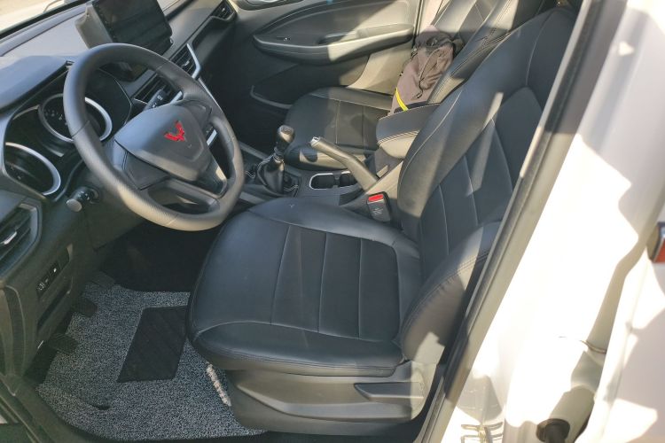 五菱汽车 五菱宏光S3 2019款 1.5L 手动标准型 国VI中控内饰19