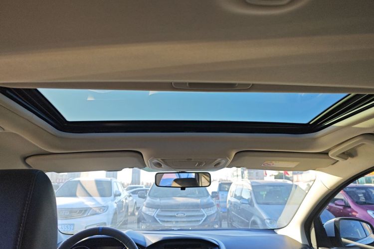 福特 福克斯 2018款 三厢经典 EcoBoost 180 自动精英型中控内饰22