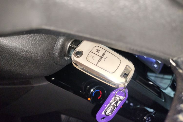 雪佛兰 科鲁泽 2023款 1.5L 双离合乐享版中控内饰7001