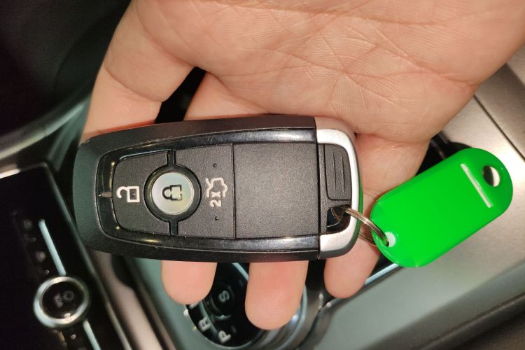 福特 蒙迪欧 2020款 EcoBoost 180 时尚型中控内饰11