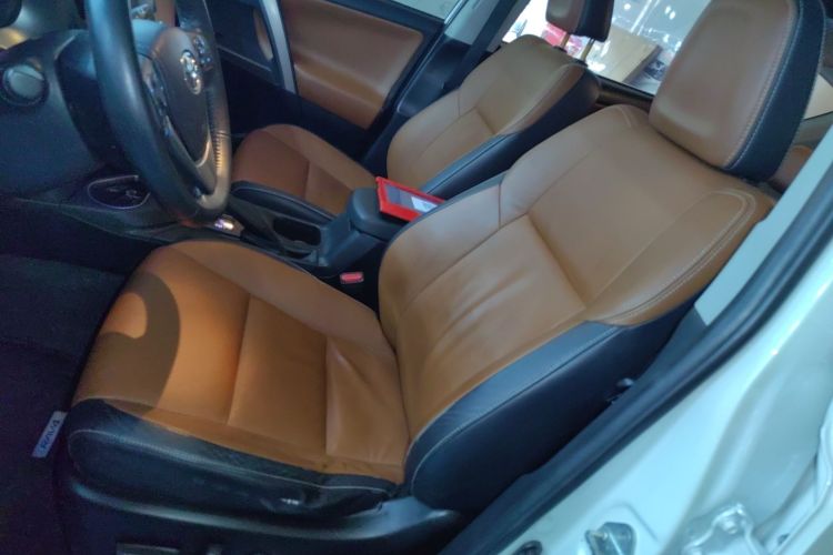 丰田 RAV4荣放 2016款 2.5L 自动四驱精英版局部细节19