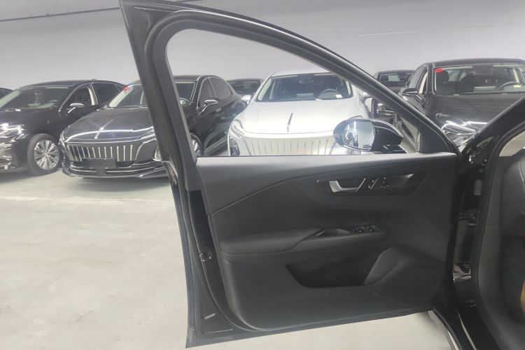 红旗E-QM5 2022款 431km 充电乐享版中控内饰7007