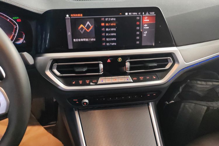 宝马3系 2020款 325i M运动曜夜套装中控内饰16