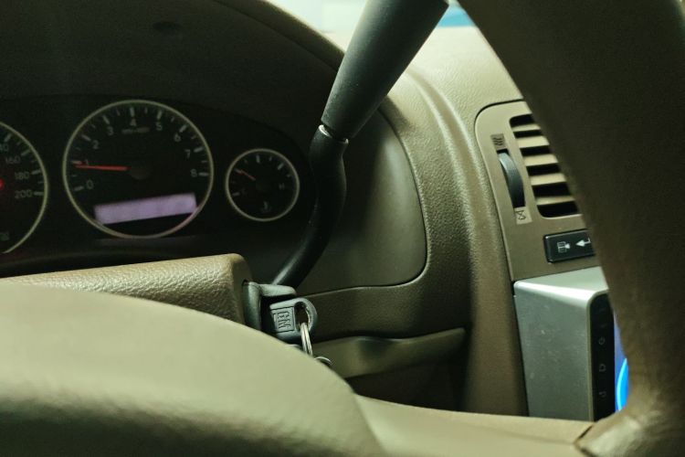 别克GL8 2014款 2.4L 经典版中控内饰18