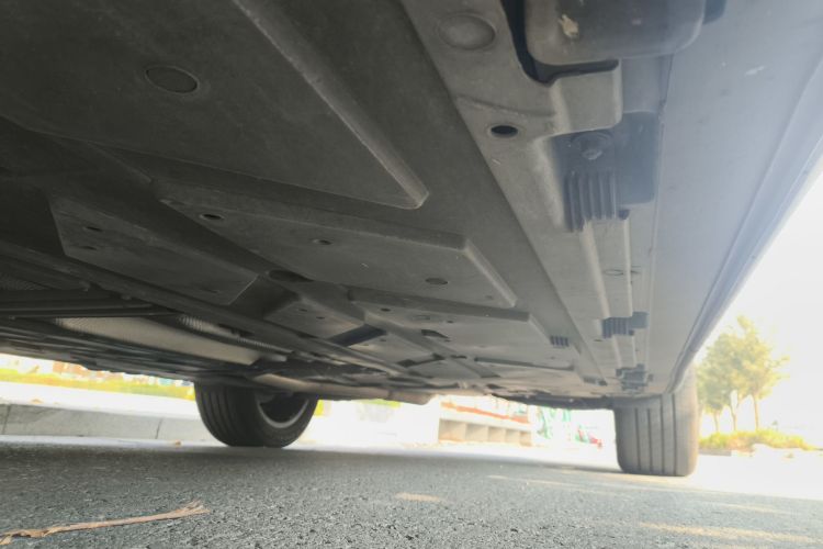 奔驰GLB 2022款 改款二 GLB 200 时尚型局部细节9004