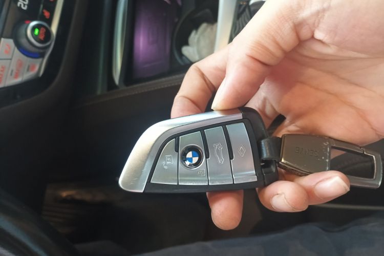 宝马5系新能源 2022款 改款二 535Le 先锋版M运动套装中控内饰7001