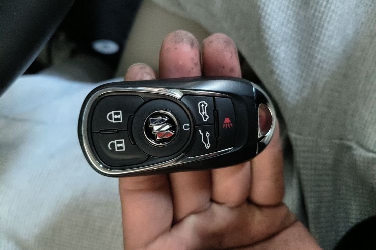 别克GL8 2021款 陆上公务舱 652T 尊贵型中控内饰7001