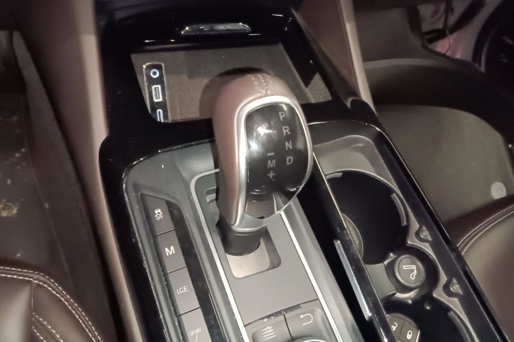 玛莎拉蒂 Levante 2016款 3.0T 标准型中控内饰18