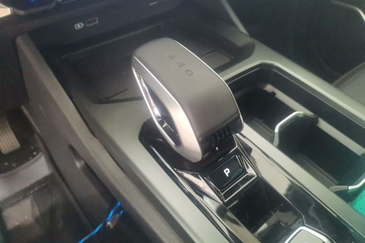 吉利汽车 豪越L 2025款 2.0T DCT尊享款中控内饰18