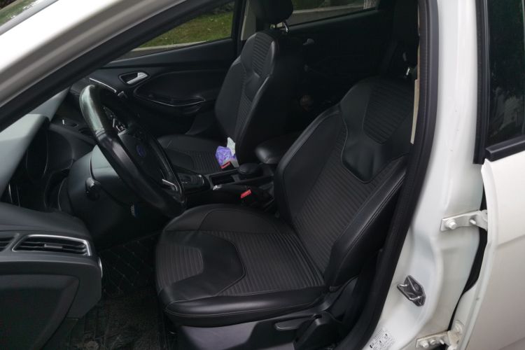 福特 福克斯 2015款 两厢 EcoBoost 125 自动超能风尚型局部细节19