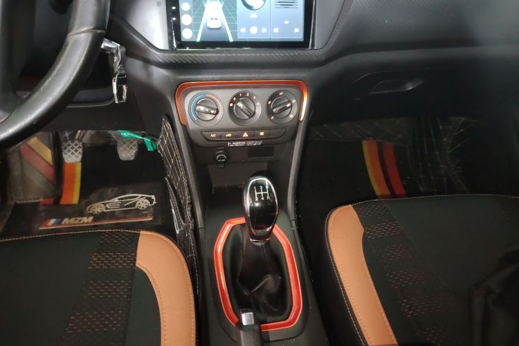 奇瑞 瑞虎3X 2017款 1.5L 手动都市领先版中控内饰18