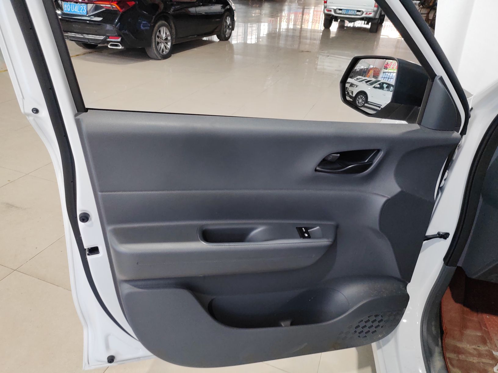 五菱汽车 五菱宏光新能源 2024款 纯电版 300KM 标准型