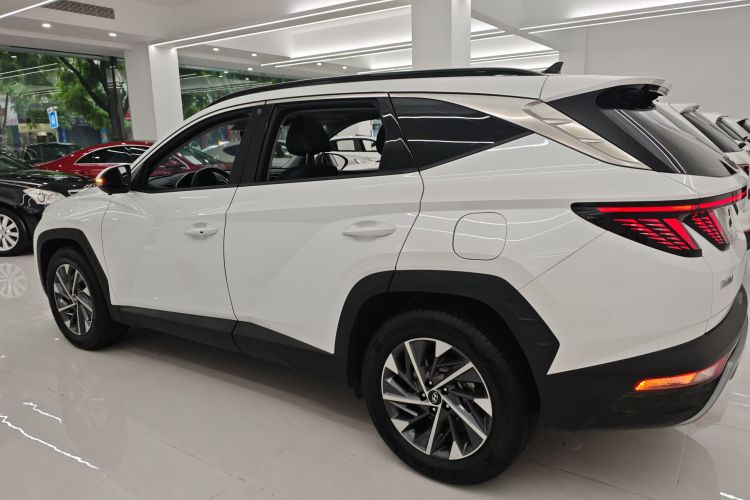 现代 2023款 途胜L 1.5T 自动两驱GLX精英版车身外观4