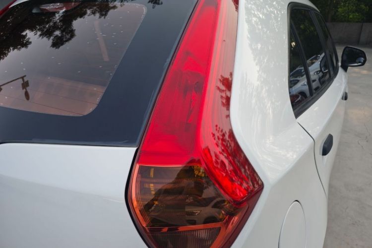 名爵3 2014款 1.3L 手动舒适版车身外观6006