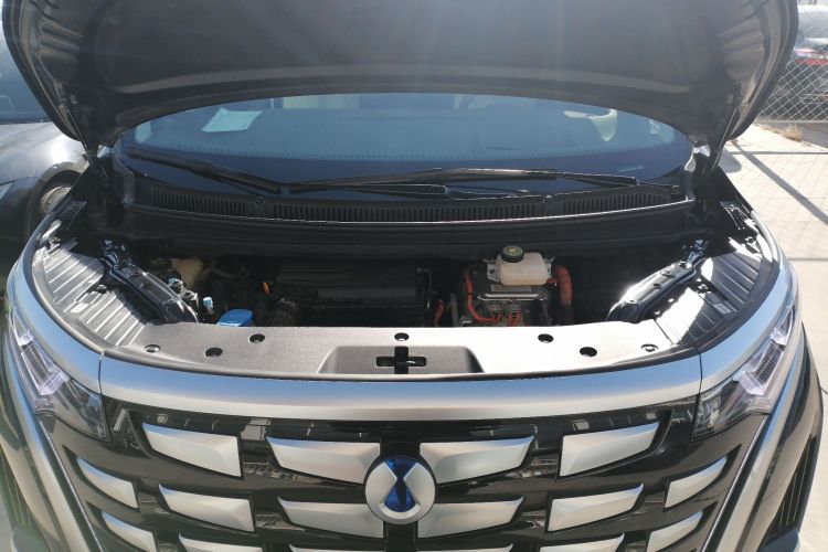 腾势D9 2022款 DM-i 970 四驱旗舰型机舱底盘24