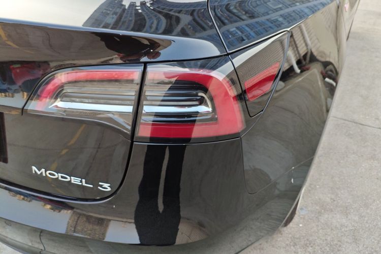 特斯拉 Model 3 2022款 后轮驱动版车身外观9