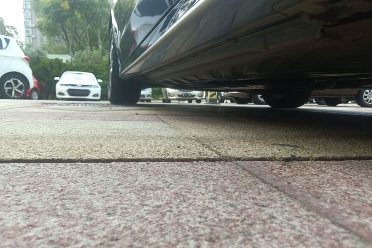 奔驰C级 2018款 C 180 L 动感型运动版机舱底盘30