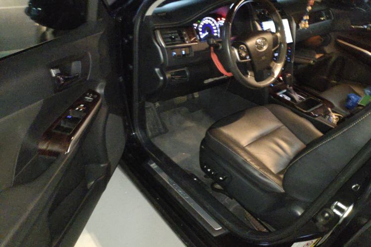 丰田 凯美瑞 2016款 2.0G 十周年纪念领先版中控内饰20
