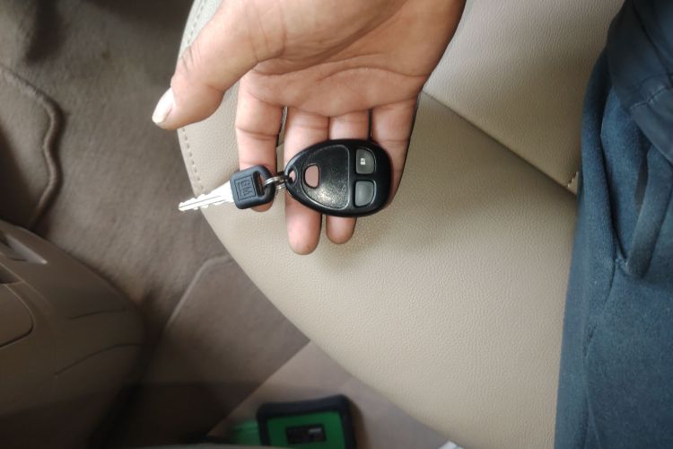 别克GL8 2014款 2.4L 行政版中控内饰11