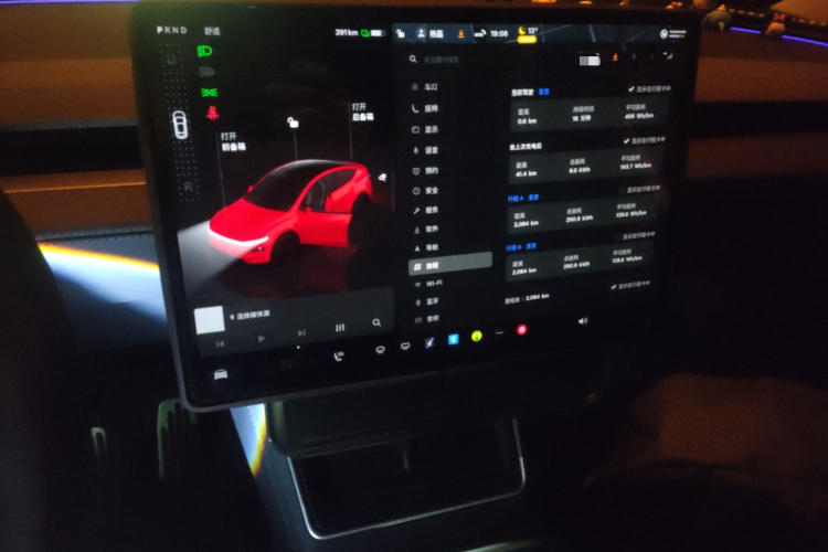 特斯拉 Model Y 2025款 改款 长续航全轮驱动版中控内饰16