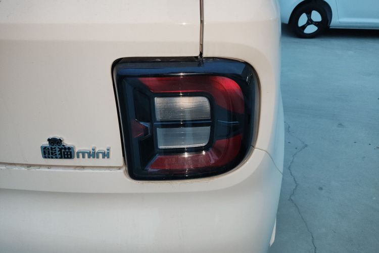 吉利银河 熊猫 2025款 210km 元气熊车身外观9